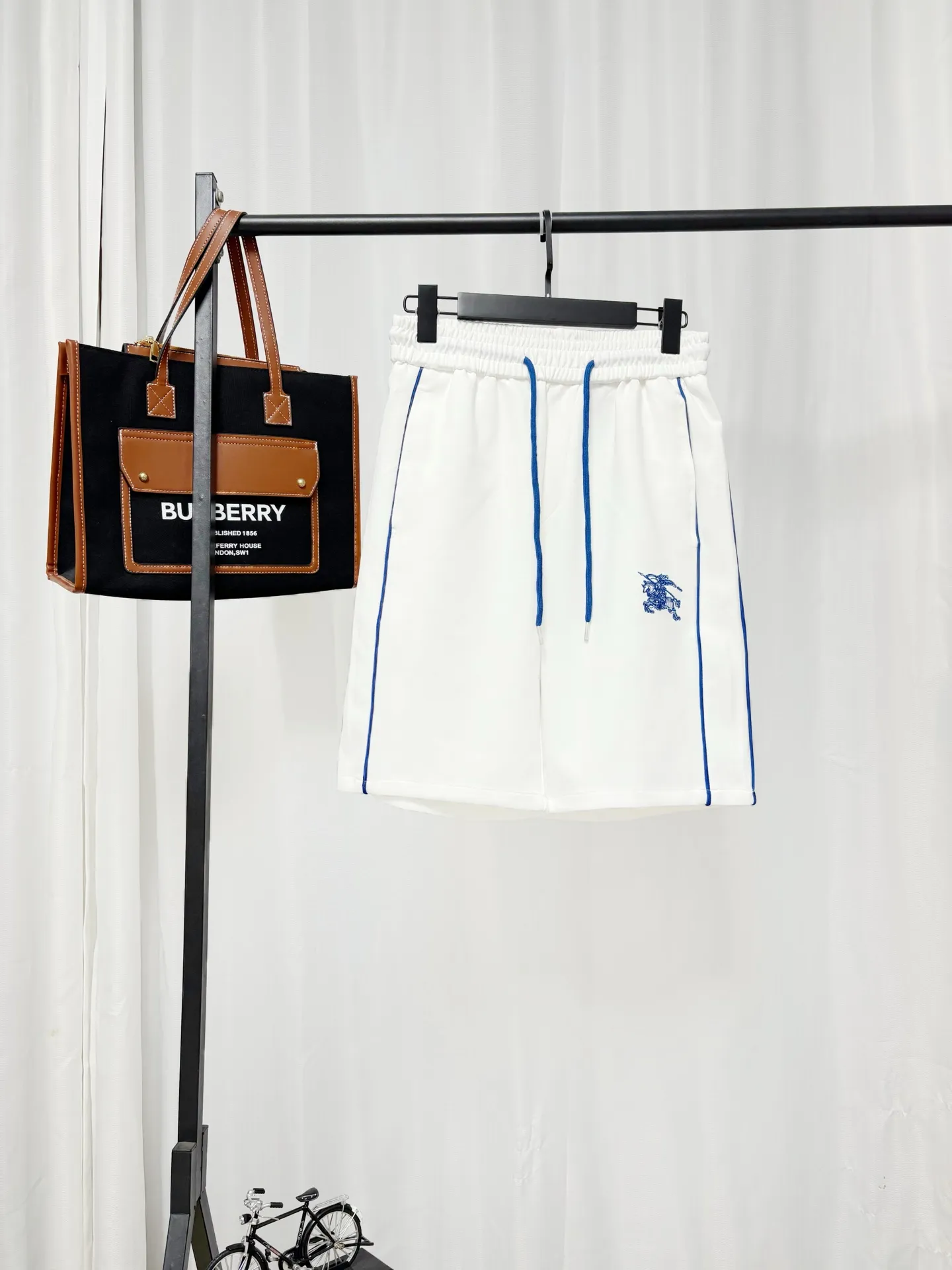 p130💰 Burberry Burberry ， Classic ， Classic ， Retro ， ， ， 。 ， ， ， ； ， ， ， 。 Blue ， ， ， 、 ， 。 Royal Blue ， ， ， ， 。 ，Size M-3XL